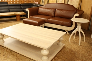 同一シリーズのソファ、ローテーブル、サイドテーブル